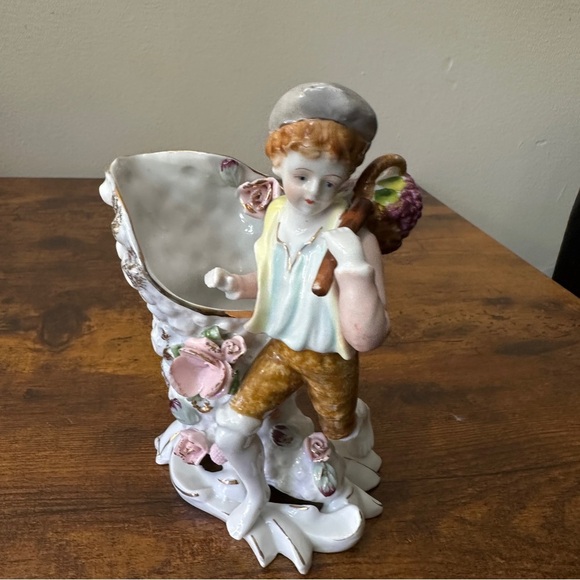 Porcelain Figurine with Floral Details - Picture 2 of 3